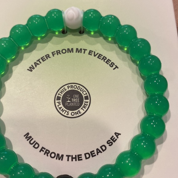 Beautiful brand new lokai bracelet size medium gorgeous green color - Picture 2 of 5